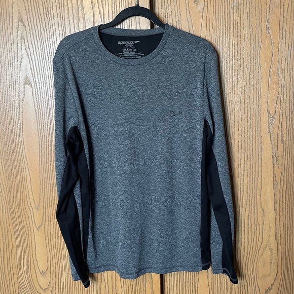 MEN’S SPEEDO LONG SLEEVE SHIRT SIZE M GRAY & BLACK 100% LIGHTWEIGHT POLYESTER - Picture 1 of 4